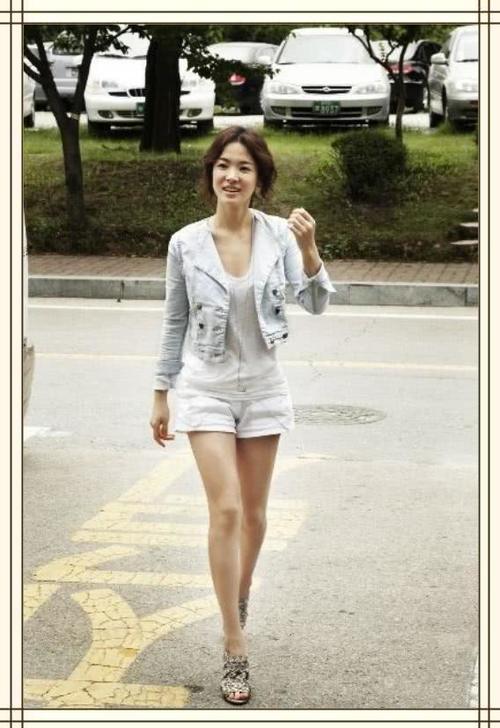 宋慧乔一点都不瘦，而且腿还有点粗！可她穿衣，怎么看都觉得舒服