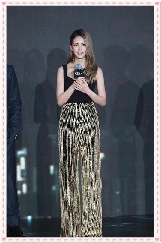 当奚梦瑶和昆凌同穿吊带衫，网友直呼：超模嫩模果然不可同日而语