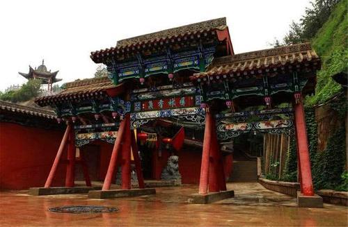 这里的牛肉面名满中国,还是我国最长的城市,东西长达100公里