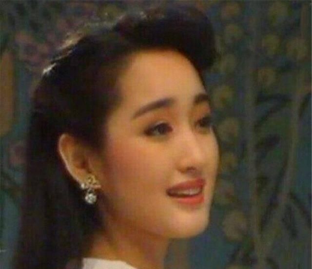  杨钰莹@“甜歌天后”杨钰莹真的像照片那么美吗？这组老照片足以见证