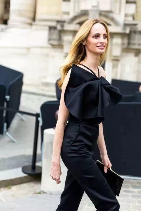 夏季，穿上这3件上衣，让你美得超性感!