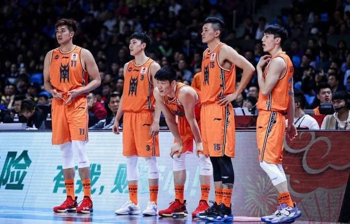 郭艾伦cba全明星球鞋