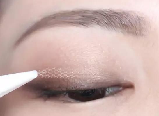 眼妆小白看过来！不用动刀的大眼技巧，你必须要知道！