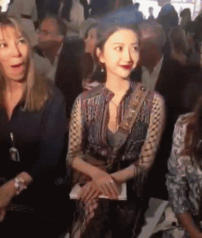 迪奥究竟有什么魔法让景甜如此着迷?