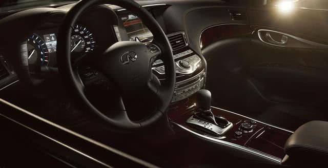  #进口#日系车不降价？这款车纯进口，7AT后驱配BOSE音响，降幅近7万