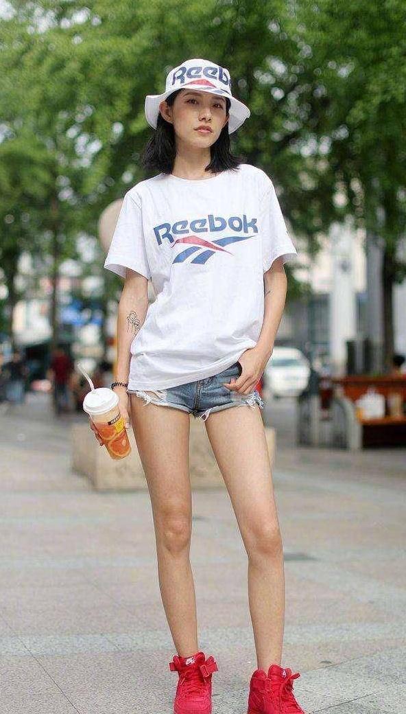 紧身裤完美展示你的风情,，让人眼前一亮，凸显舒服的都市风