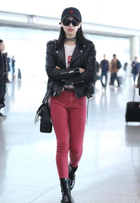 宋茜腿是有多粗？硬是把阔腿裤穿成紧身裤，网友：这绝不止90斤！