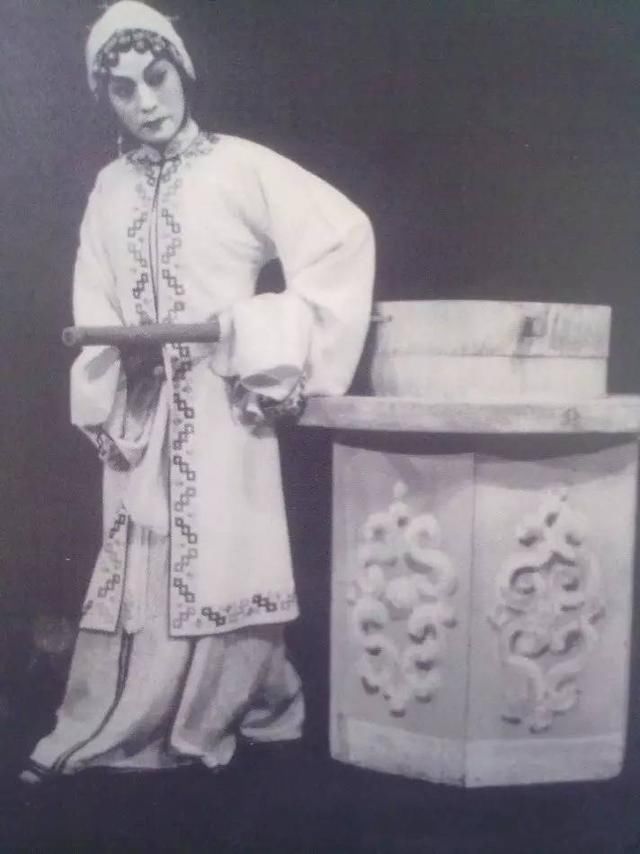 《小白玉霜：死前说了一句令人心痛的话，一代巨星含恨陨落》