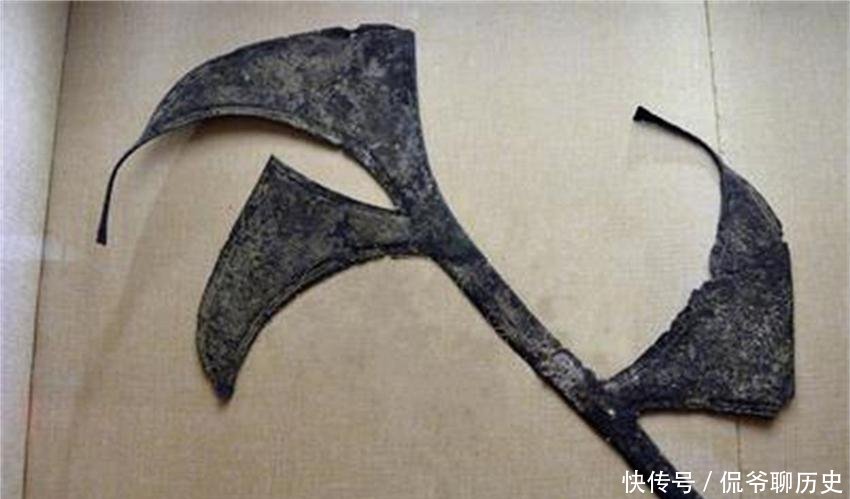  「货币使用」这些兵器长得凶, 却不上战场不杀生, 谁看见都想霸占, 多占者为尊