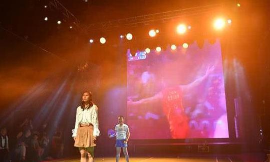 她是中国羽坛最美球员，曾经“两王一李”之一，如今变成了这样！