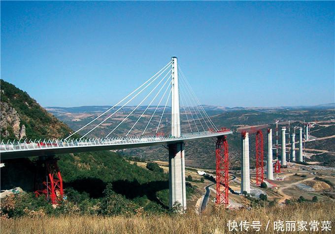 唯一打败中国的世界第一桥,花30亿建造,比北盘江大桥还高67米