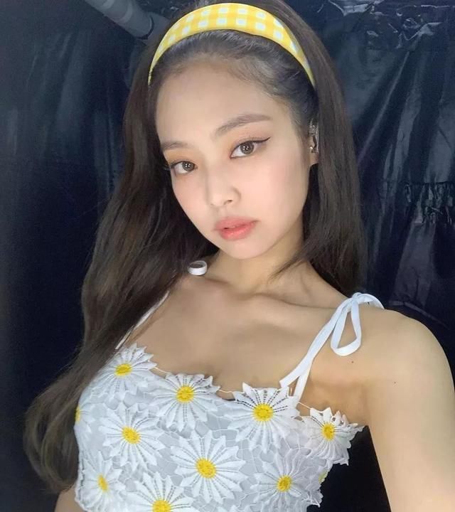  香奈儿■她被成为“人间香奈儿”，是因为她用独特的将香奈儿服装展示出来