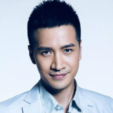 网剧篡改明星全家福 不幸中招的何晟铭晒对比照维权 娱乐圈还有哪