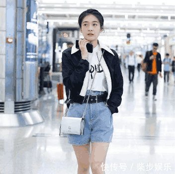 当张雪迎与关晓彤同穿短裤现机场, 交没交过男朋友一眼便知