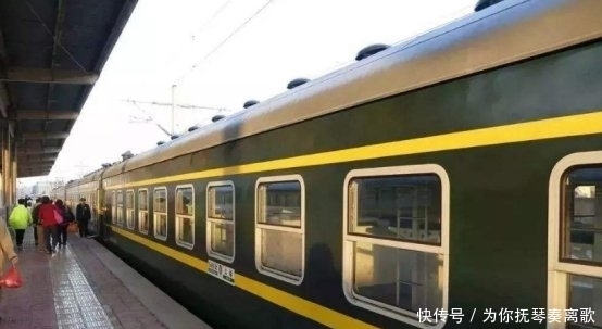 火车的卧铺为何都是男女混住，而不分开住列车员偷偷说出了真相