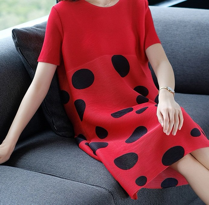 今夏流行的连衣裙比T恤显高挑又迷人，42岁老婆穿的舍不得脱