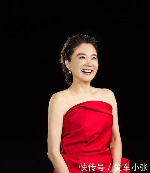 林青霞：三十年前的街拍，比现在的女明星还要漂亮！