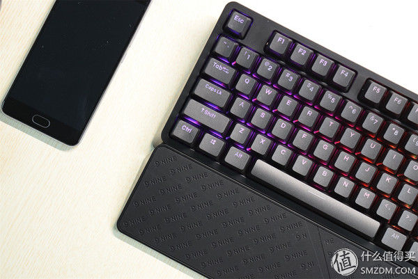 谁说机械键盘就一定吵闹?富勒G900S RGB静音红轴了解一下