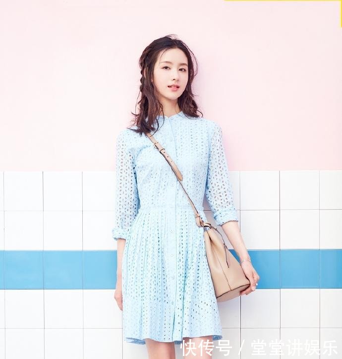 陈都灵瘦得过分, 这么小的牛仔裤都穿不满, 网友: 两根竹竿!