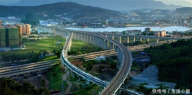  坐下■中国行程最短的高铁，仅用八分钟就到站，乘客表示刚坐下