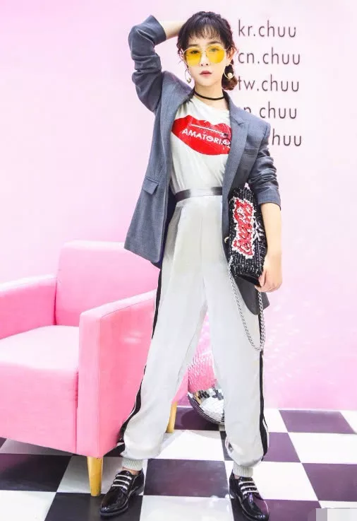 张檬取出假体果然变美了，身着西服套装，颜值瞬间上升好几度！