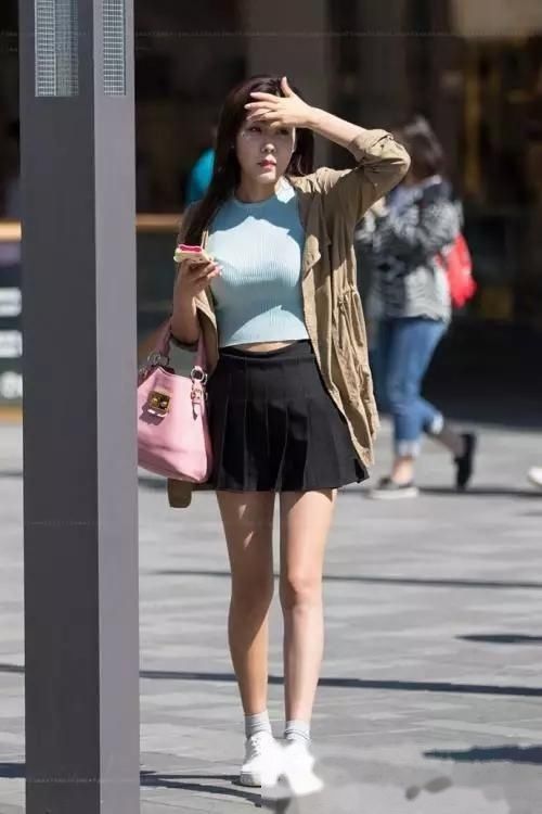 东莞街拍，图一10万娶回家，图二要价30万，你会选择哪一个?