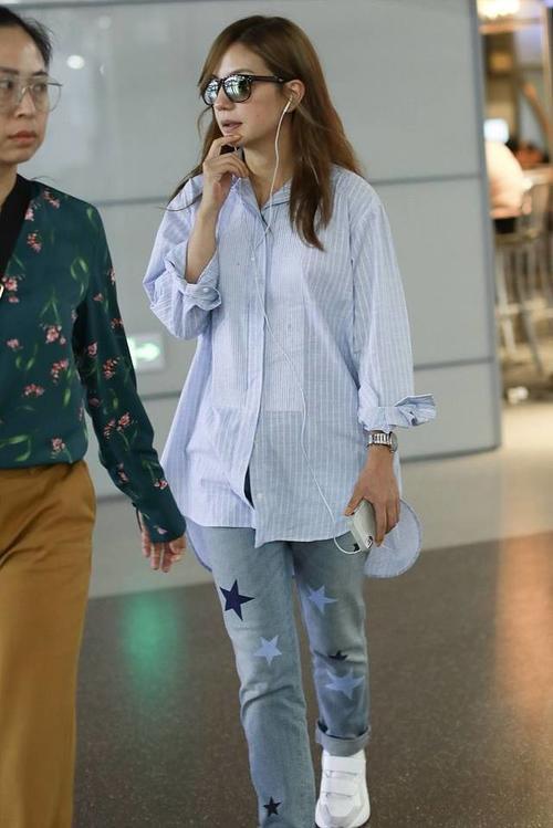 赵薇忽胖忽瘦，都快不认识她了！网友：胖瘦全凭P图师决定！