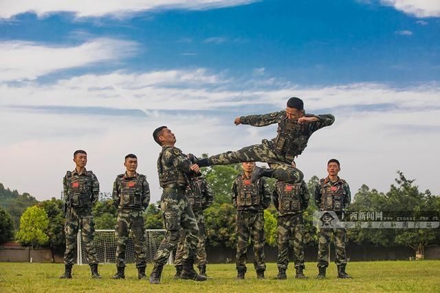  #强化训练#广西来宾：武警官兵开展强化训练