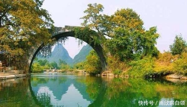 王安石晚年骑毛驴游览钟山时写下一首词,抒发自己看淡功名的心态