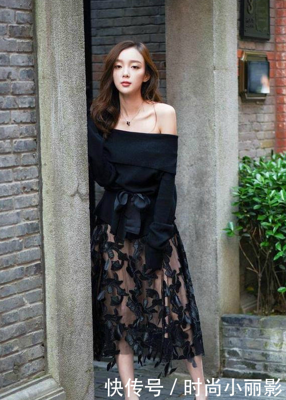 街拍：清新性感气质优雅的小姐姐，身姿曼妙魅力十足！