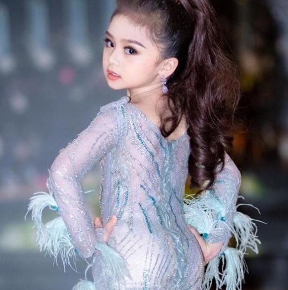 『 皮肤』浓妆艳抹惹争议:没有了孩子的童真,泰国6岁女孩成选美冠军