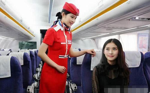 坐飞机不得不知道的福利，很多人不知道，你不开口空姐不会帮你