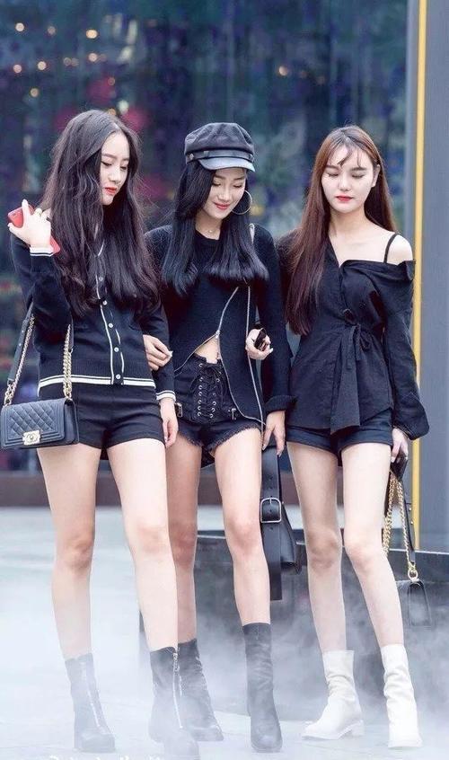 街拍:一排长腿美腿如玉高挑妹纸真是亮瞎眼了