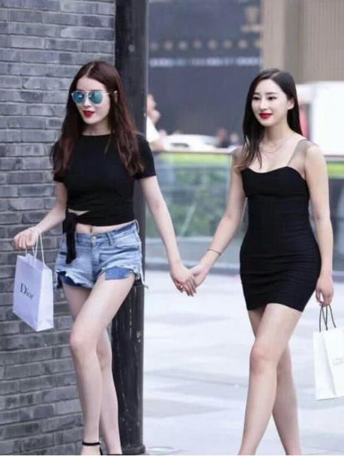 夏季时尚又洒脱的几种牛仔穿搭，也能拯救你不完美的身材！