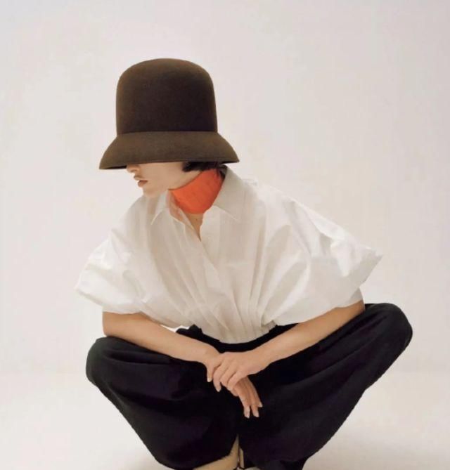  针织风格：这两款衣服，是专为时髦精准备的