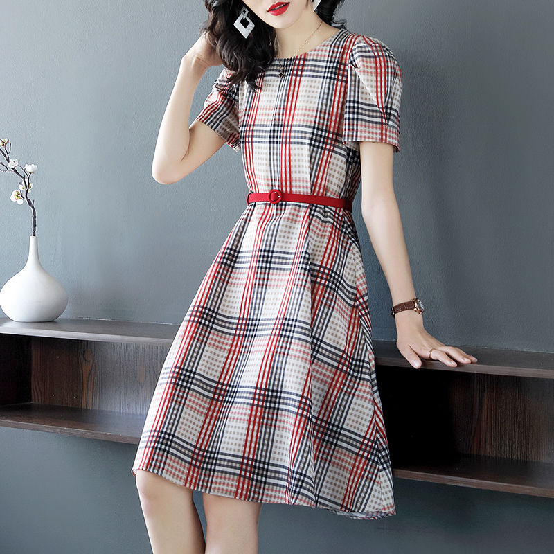 哇!第一次见到这么会打扮的女人，高雅裙+小高跟，美得动人心魂