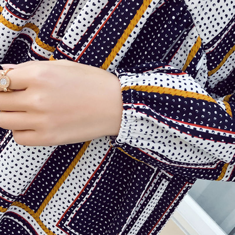 母爱真伟大，出门哺乳不尴尬，学学下面辣妈这样穿，洋气不走光