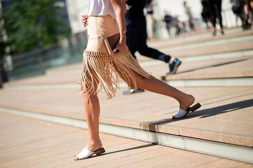 连衣裙除了搭高跟鞋,还能搭这几款平底鞋