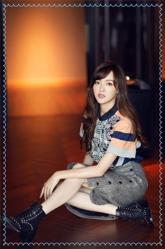 唐嫣糗大了！86斤穿铅笔裙竟撑到变形，撞上关晓彤简直不能再尴尬