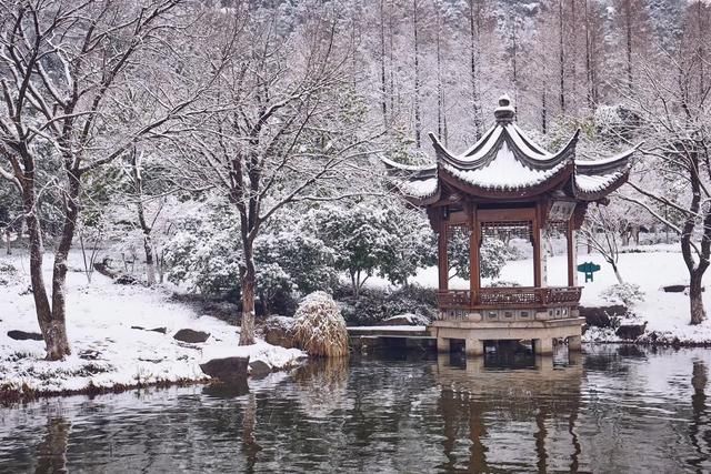 走红网络的杭州西湖雪景,其实400年前有人为此