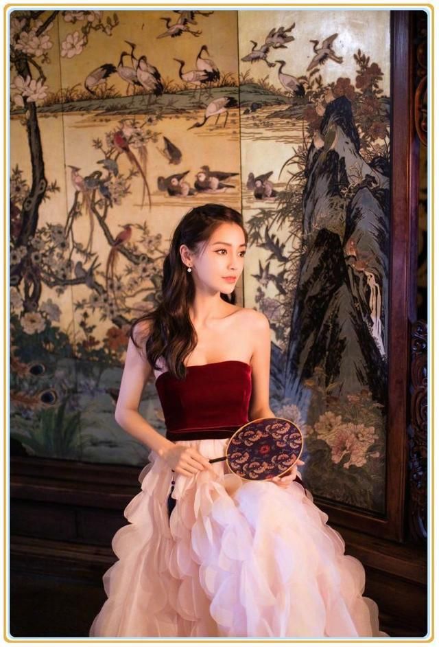 baby当妈后越来越有料!抹胸裙尽显S身姿,撞上张天爱都一点没输