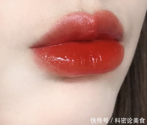 『感觉』想要打造浪漫玻璃唇,就用欧莱雅“湿吻”小钢笔唇釉!