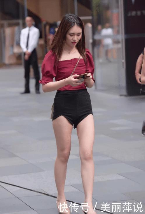 「正面」美女街拍两位美女背影如天仙,正面更是吸引人
