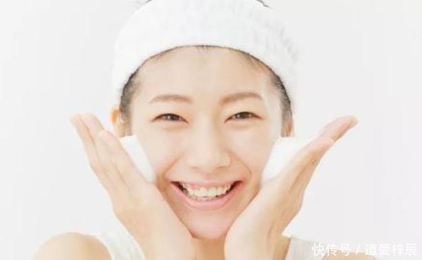 皮肤：脸上黑头太多，奉上四种正确的方法，最后一种你值得拥有