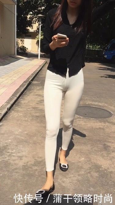 街拍:时尚妹子们的穿搭,皮裤和紧身裤差别在哪里?!