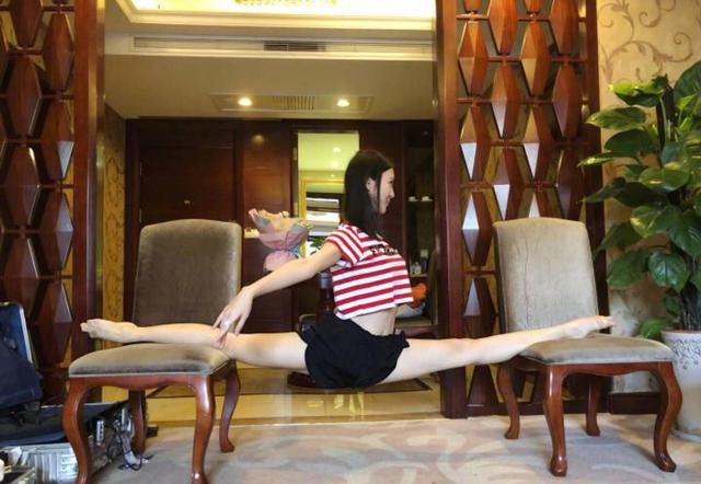 金晨你再次亮到我了，这腿撇的，只想问一下，你咋练的！