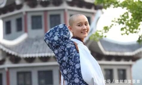 她是“中国最美尼姑”, 985高校毕业却断发出家, 近30岁仍不想还