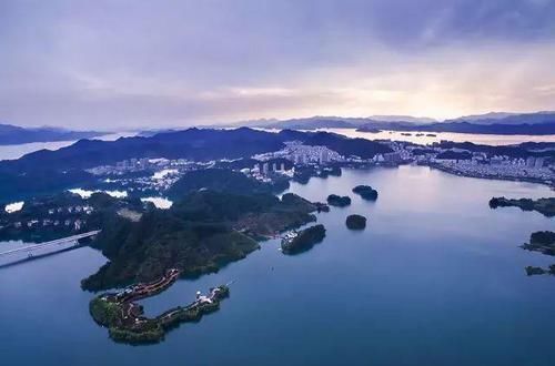  【岛上的破】40岁中年大叔，买下一座岛，将岛上破屋改造成豪宅，让人羡慕