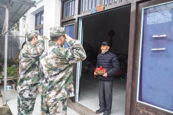 海宁2万家庭将挂光荣牌 他们亲人是军人！