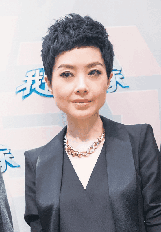 鲁豫新发型美出新高度! 网友直呼: “刘海在你身上起到了整容的作